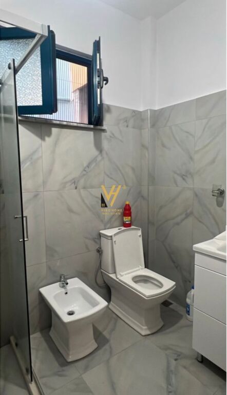 JEPET APARTAMENT 1+1 ME QIRA TE BULEVARDI I RI 400 EURO