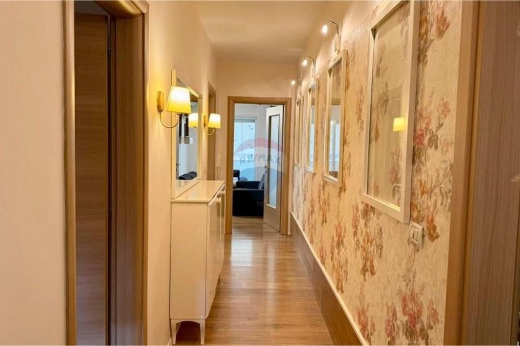 Apartament 2+1 per shitje bashke me post parkimi te perfshire ne cmim tek fusha e Ali Demit