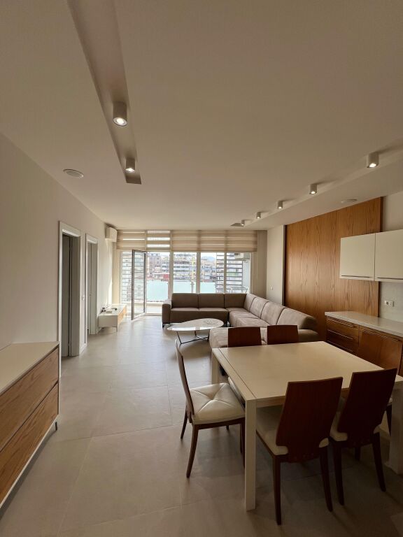 VENDESI APPARTAMENTO 2+1 NELLA ZONA DEL COMUNE DI PARIGI