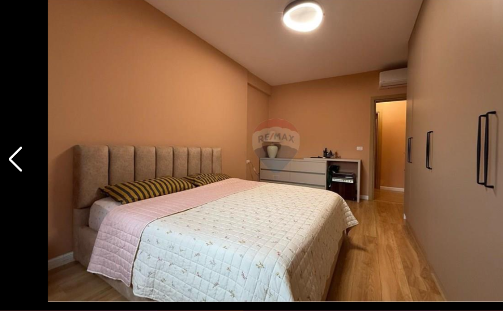 Apartament per shitje 2+1+2 tek Rruga e Barrikadave