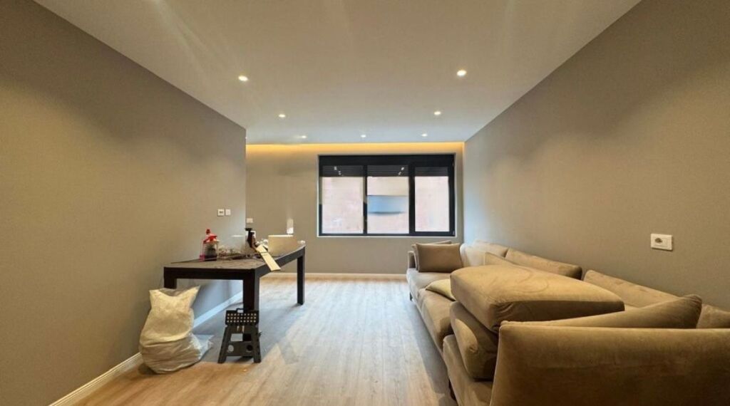 Shitet apartament 1+1 i mobiluar në Kompleksin Xheluks,Rruga e Elbasanit!