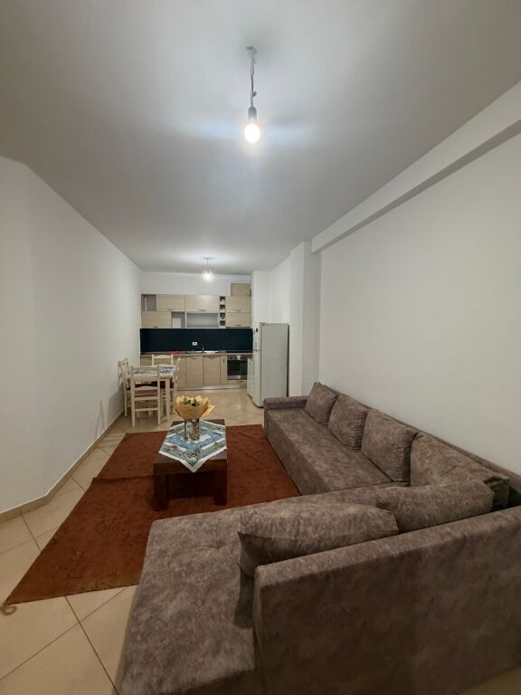 1+1,i mobiluar te rruga peti liqeni i thate,400 euro