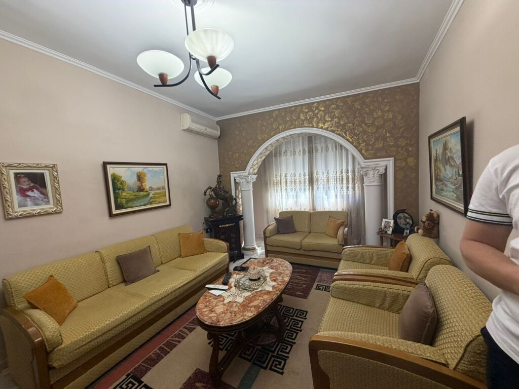 Shitet, Apartament 3+1+2, Rruga e Durrësit, Tiranë, 220000 €