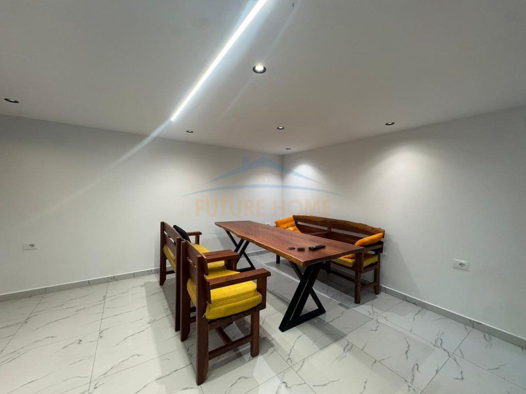 Affitto, Casa Privata  + 2 Posti Auto, Babrru