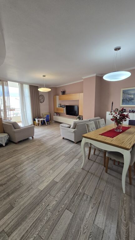 For sale 3+1, furnished Peti street, 270 thousand euros, with parking space included