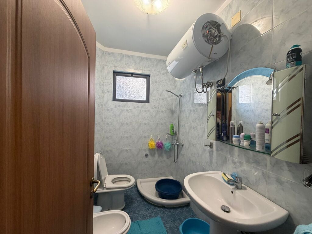 Shitet, Apartament 3+1+2, Rruga e Durrësit, Tiranë, 220000 €