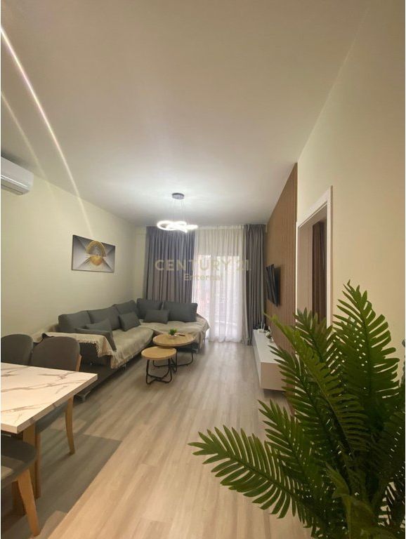 JEPET ME QIRA APARTAMENT 2+1 TEK ZOGU I ZI