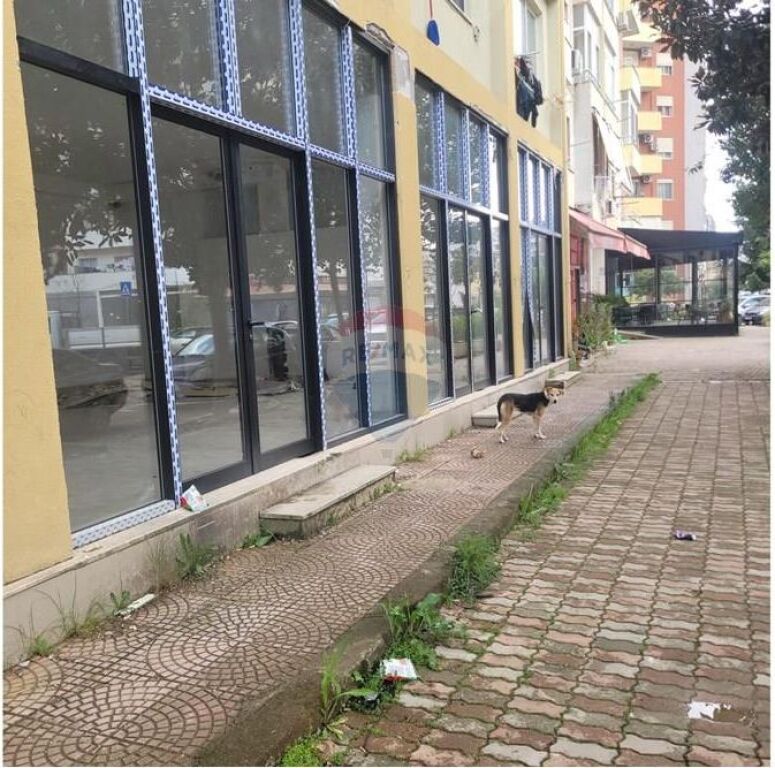 Negozio in vendita nella zona di Astir vicino a Villa L