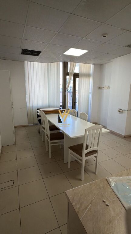 LOCALE COMMERCIALE DI 200 M2 IN AFFITTO VICINO A WILLSON 3.000 EURO