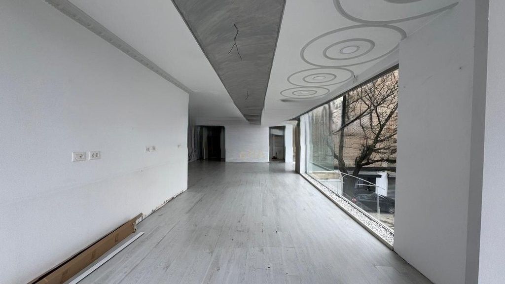 Commercial space for sale by the road near 21 Dhjetori! 250,000 €