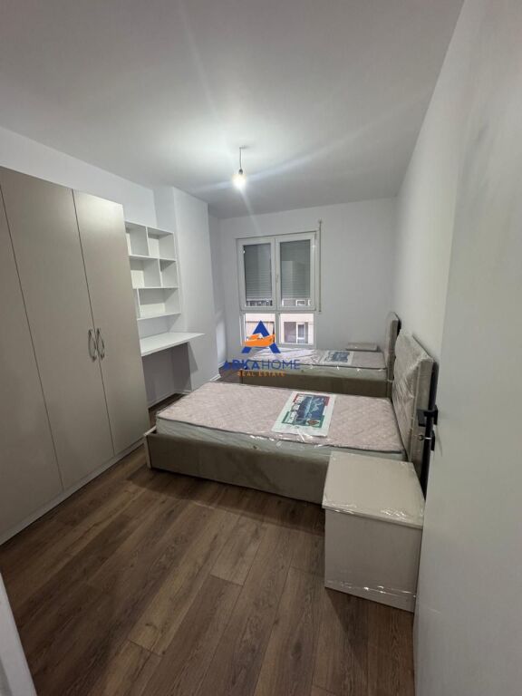 JEPET APARTMENT ME QERA 2+1+BALLKON "5 MAJ" 60.000 LEKE