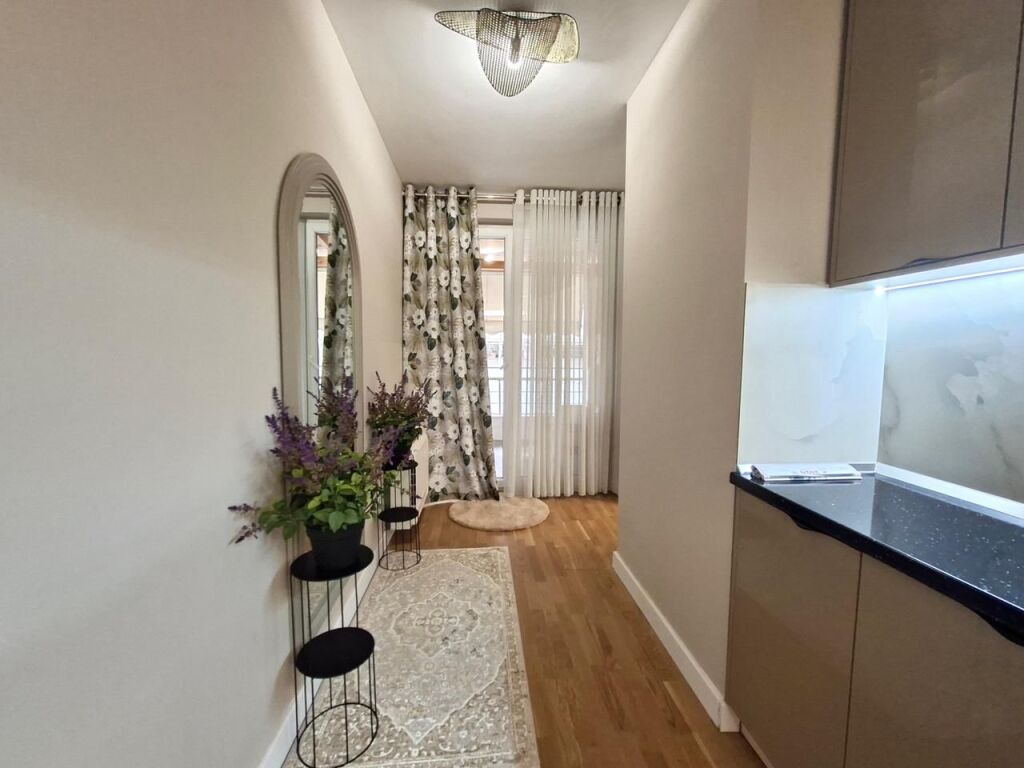 Jepet Me Qira : Luxury Apt. 1+1+ &amp; 1 Bllk (📍Liqeni Artificial / Pavarotti ) ✨️ Hera e parë me qera / 100% e re 🔥🔥 90,000 Lekë / Muaji 💶💶