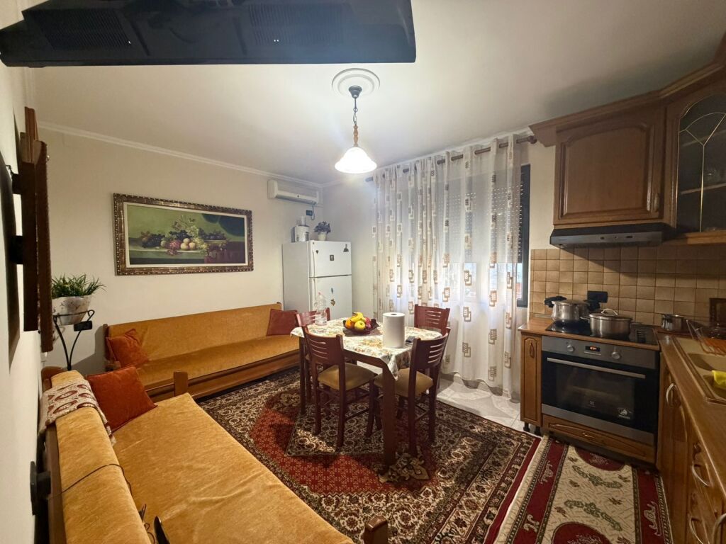 Shitet, Apartament 3+1+2, Rruga e Durrësit, Tiranë, 220000 €