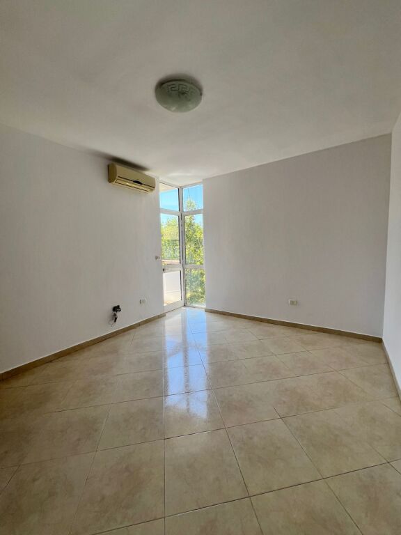 Locale in Affitto per Uffici – Zona "Ish-Ekspozita"