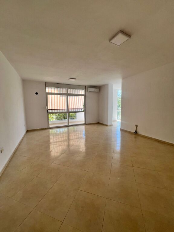 Locale in Affitto per Uffici – Zona "Ish-Ekspozita"