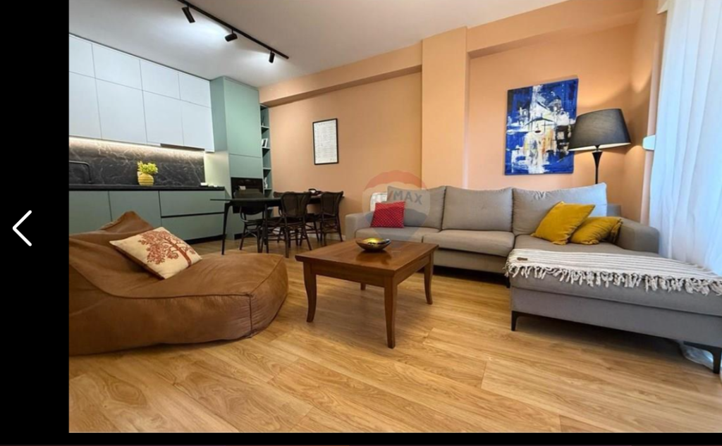 Apartament per shitje 2+1+2 tek Rruga e Barrikadave