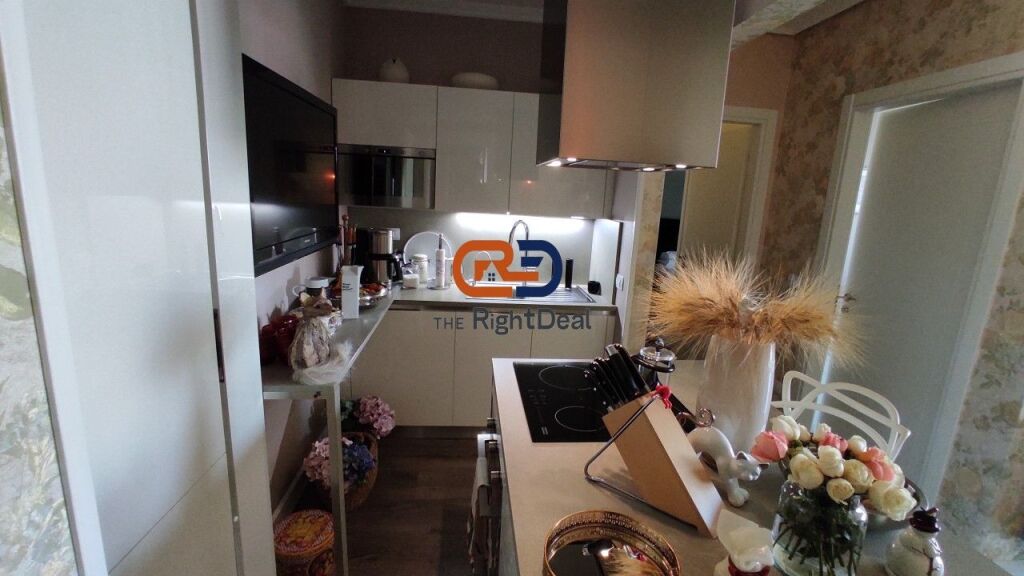 Tek Ambasador 3, Jepet Me Qira Apartament 2+1+2 Me Pamje Fantastike Dhe Post Parkimi !