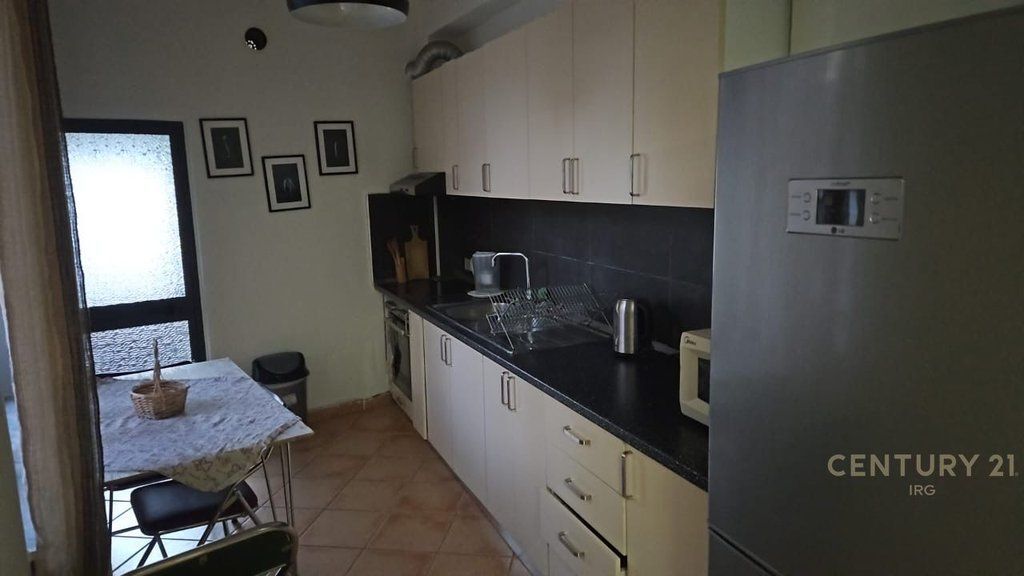 Apartament 1+1 ne katin e pare te nje vile, Rruga Siri Kodra! 550 € /Muaj