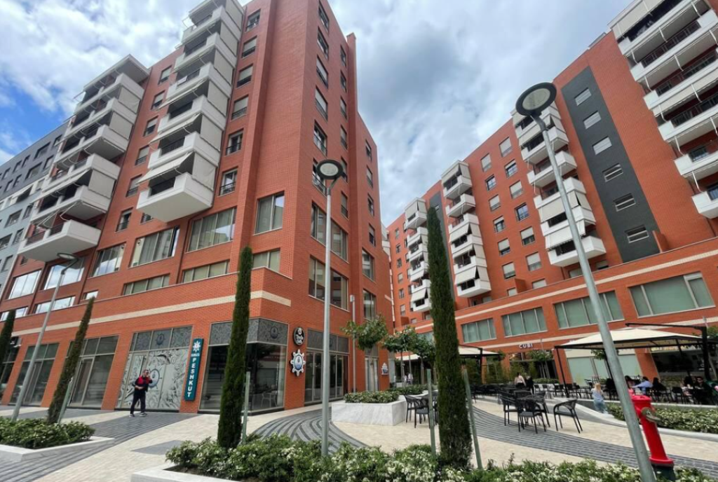 🏡 Shitet apartament 3+1 te Kompleksi Delijorgji 📍