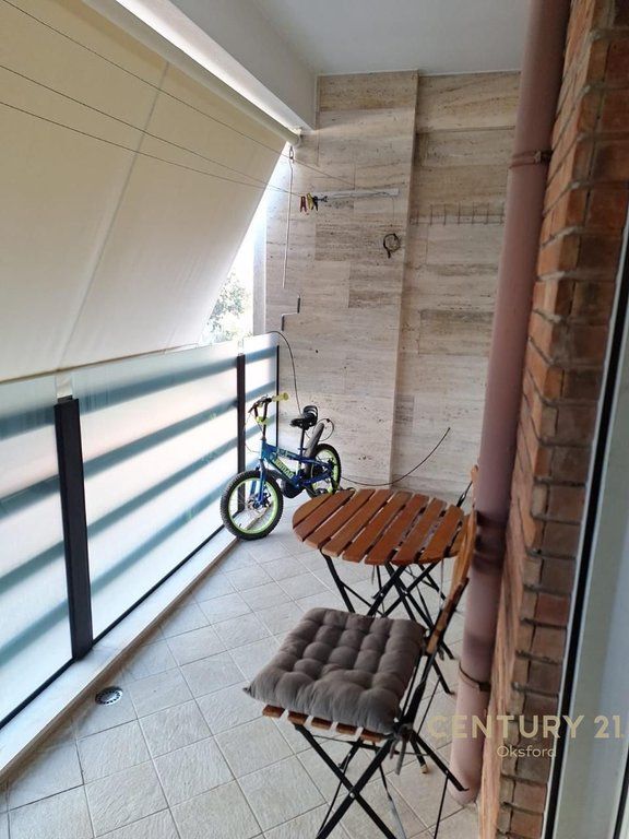 JEPET ME QERA APARTAMENT 2+1 ME POST PARKIMI TEK PAZARI I RI