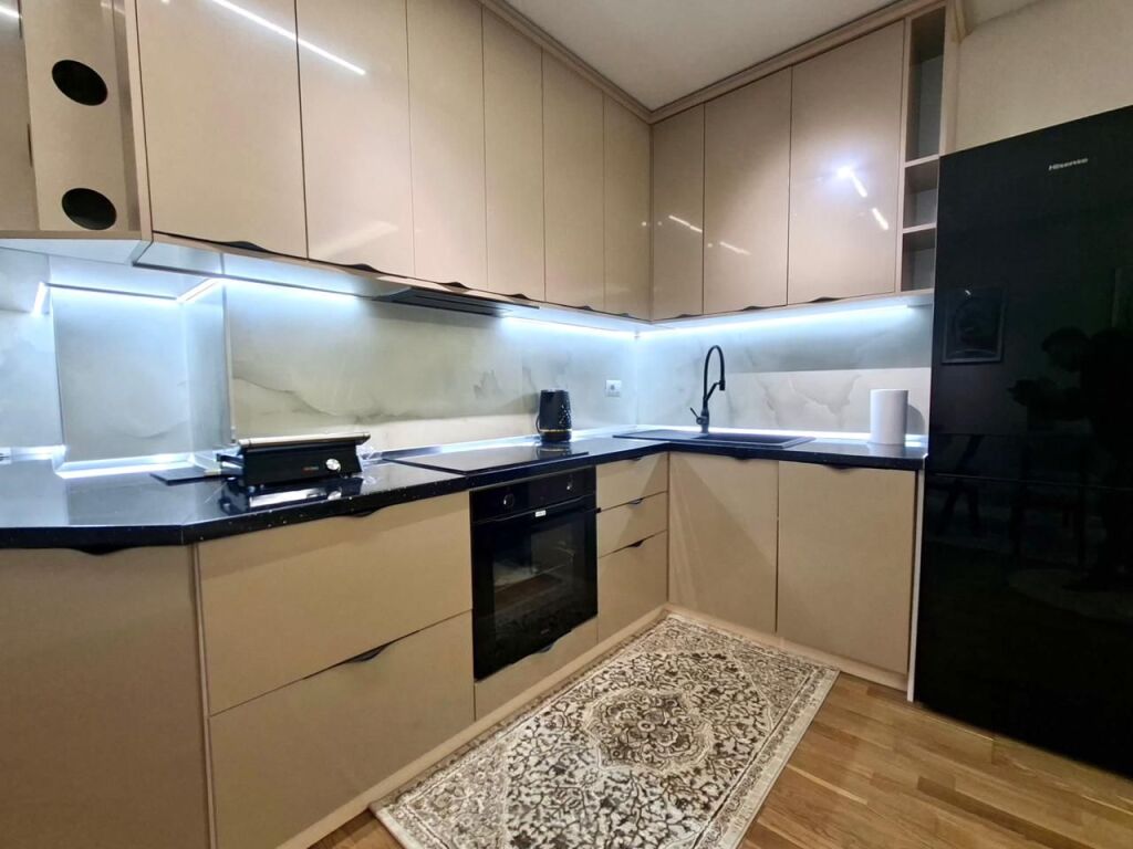 Jepet Me Qira : Luxury Apt. 1+1+ &amp; 1 Bllk (📍Liqeni Artificial / Pavarotti ) ✨️ Hera e parë me qera / 100% e re 🔥🔥 90,000 Lekë / Muaji 💶💶