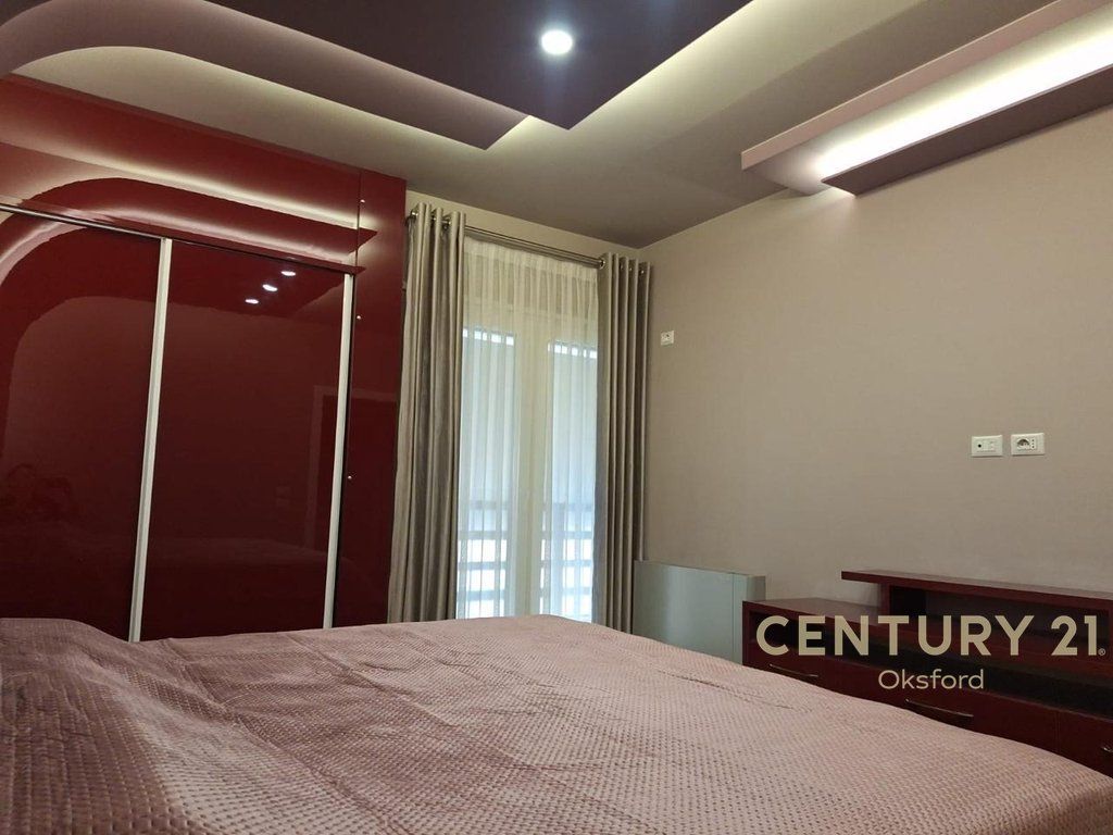 JEPET ME QERA APARTAMENT 2+1 ME POST PARKIMI TEK PAZARI I RI