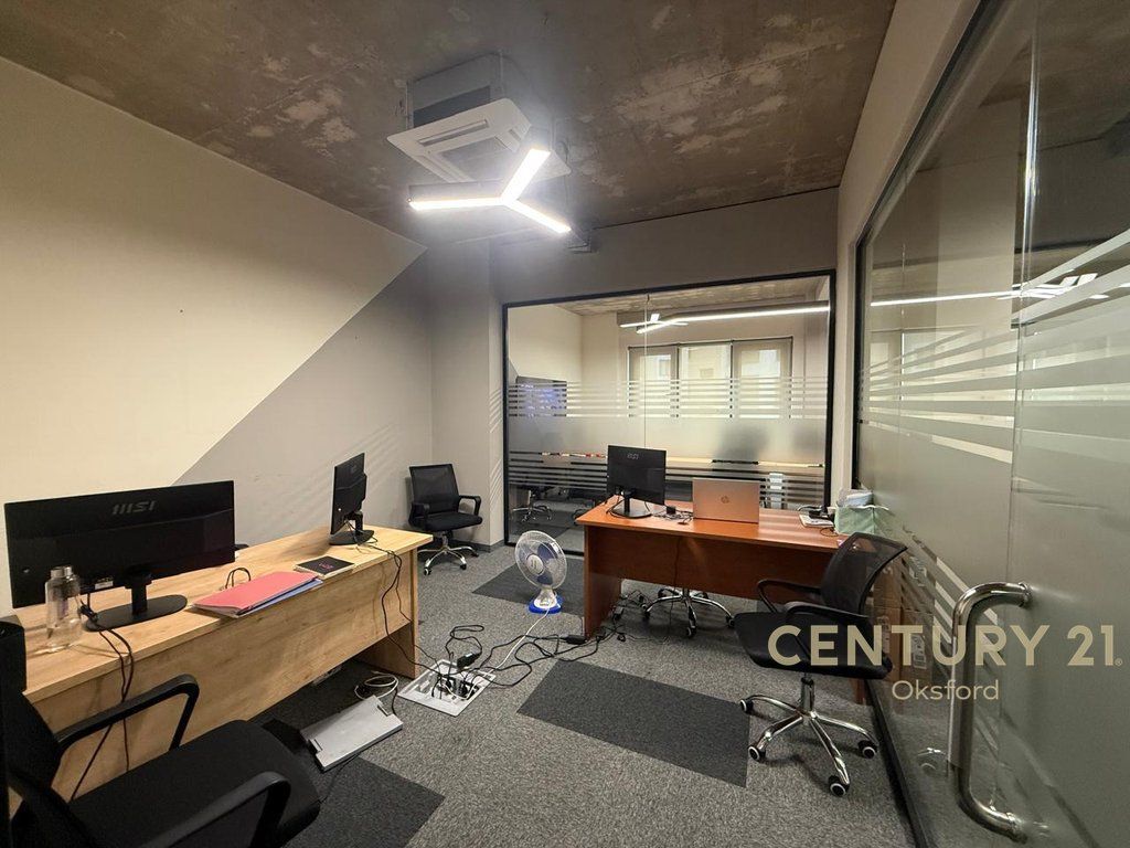 Locale ufficio in affitto, in Via Kosovareve! 2.200 € /Mese