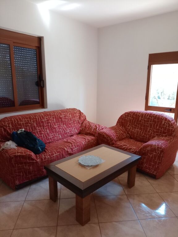 SHITET SHTËPI  NË KAMEZ