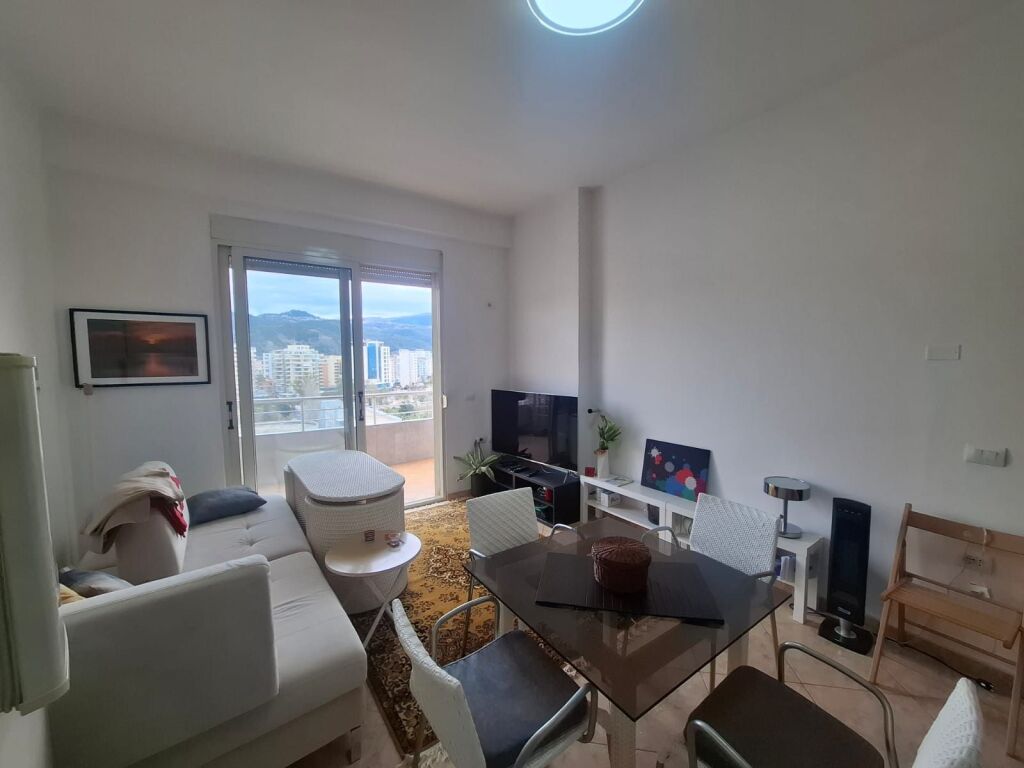 Apartament me qira Vlorë me pamje nga deti, qendra e qytetit