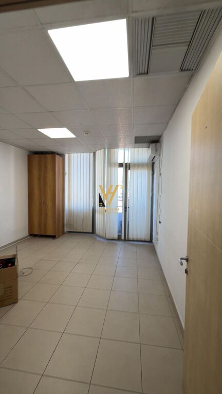 LOCALE COMMERCIALE DI 200 M2 IN AFFITTO VICINO A WILLSON 3.000 EURO