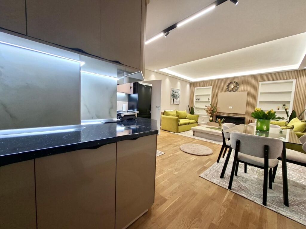 Jepet Me Qira : Luxury Apt. 1+1+ &amp; 1 Bllk (📍Liqeni Artificial / Pavarotti ) ✨️ Hera e parë me qera / 100% e re 🔥🔥 90,000 Lekë / Muaji 💶💶
