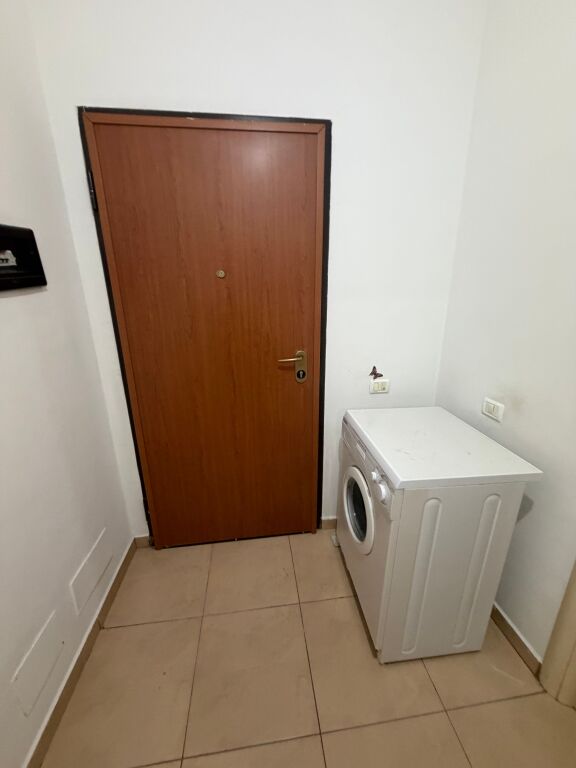 1+1,i mobiluar te rruga peti liqeni i thate,400 euro