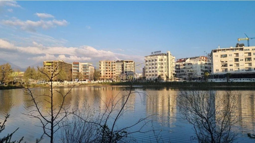 LAGO SECCO – LOCALE COMMERCIALE IN AFFITTO 1.700 € /Mese