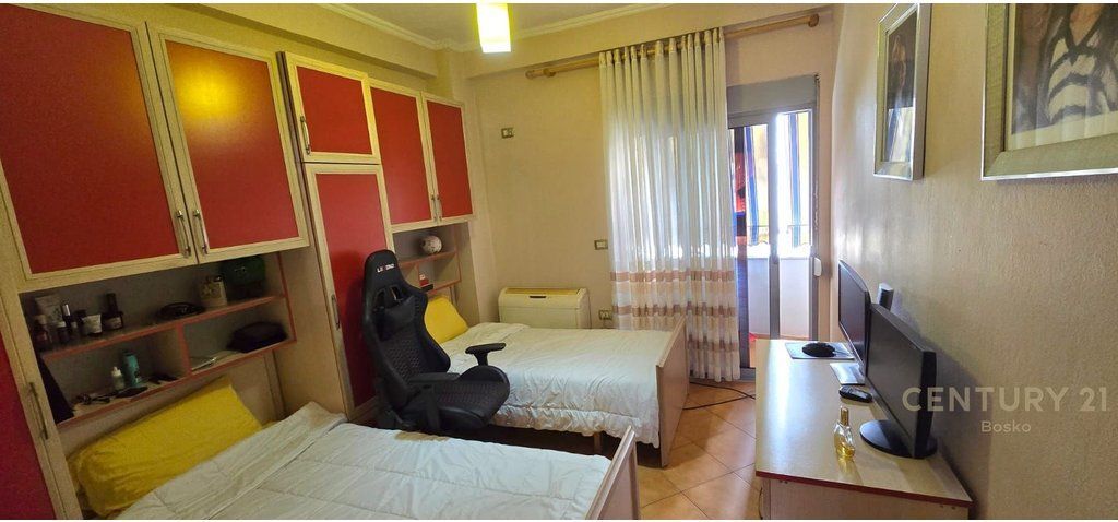 VENDESI APPARTAMENTO 2+1+2 AL NUOVO BOULEVARD STRADA JORDAN MISJA