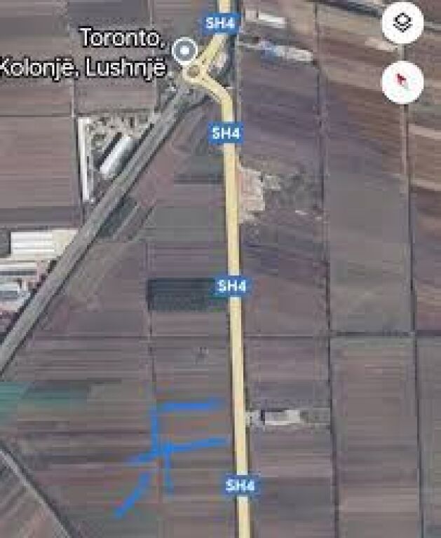 Toke per shitje ne Autostraden Fier-Lushnje