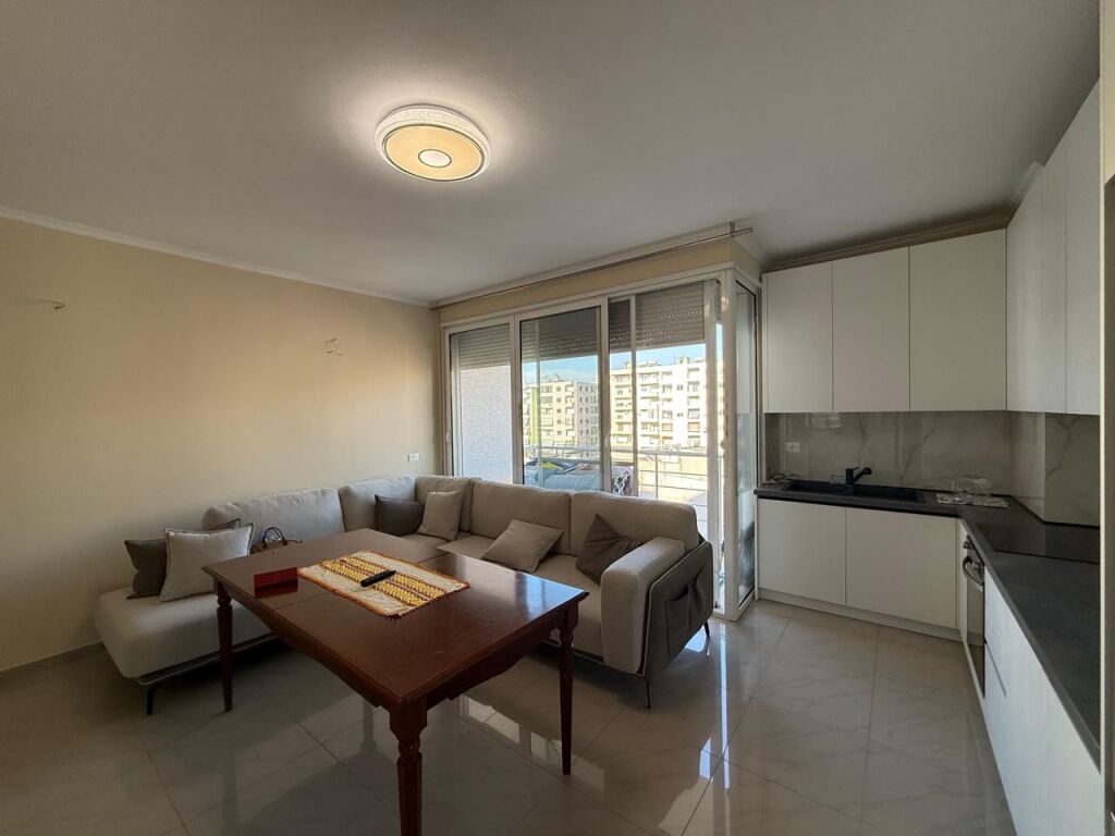 Apartament 2+1+ 2 TUALETE + 2 BALLKONE , prane kazazit ne Durres