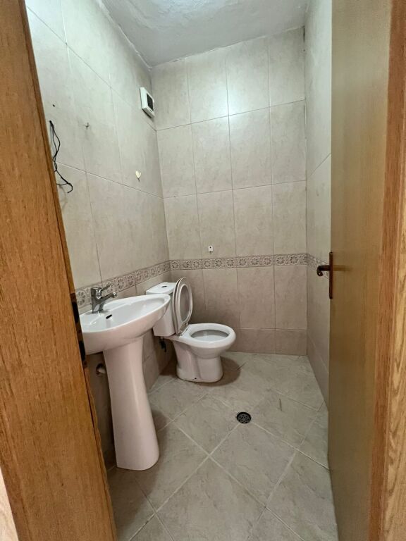 Locale in Affitto per Uffici – Zona "Ish-Ekspozita"