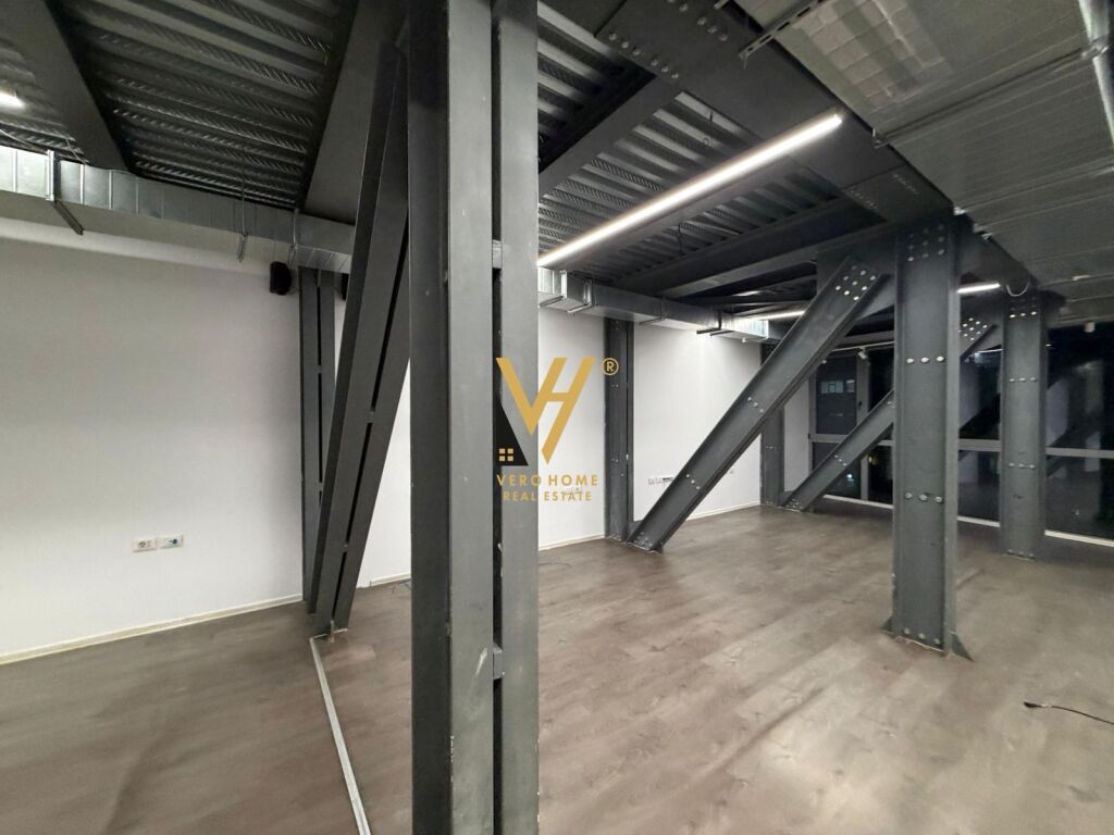 OFFICE 180 M2 FOR RENT AT THE MUNICIPALITY OF PARIS 3,000 EURO