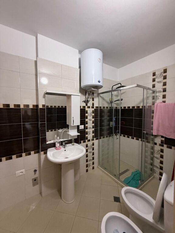 Apartament 2+1+ 2 TUALETE + 2 BALLKONE , prane kazazit ne Durres