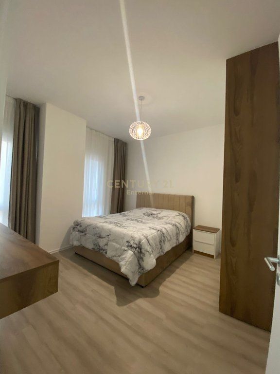 JEPET ME QIRA APARTAMENT 2+1 TEK ZOGU I ZI