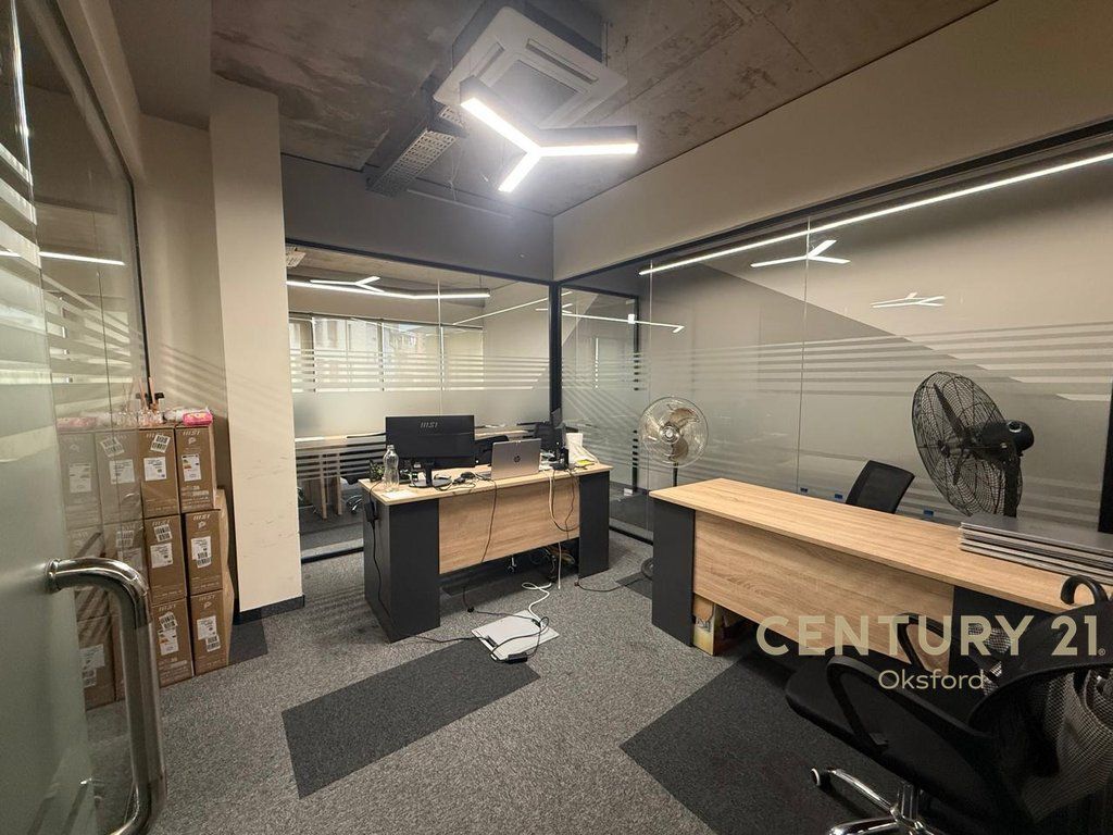 Locale ufficio in affitto, in Via Kosovareve! 2.200 € /Mese