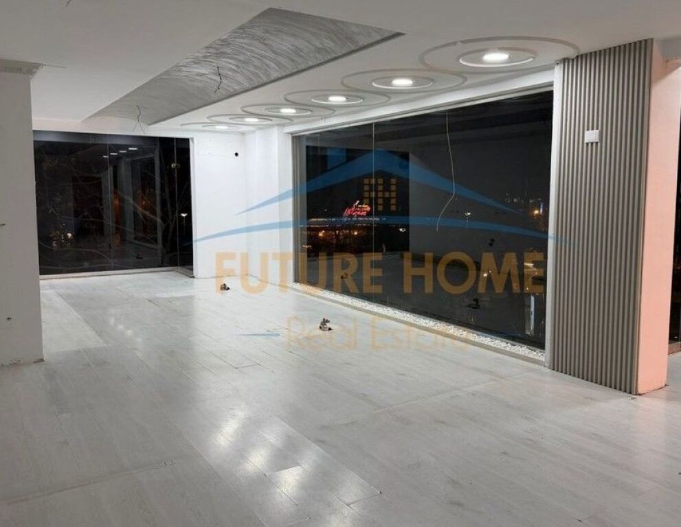 Qera, Ambient Biznesi, 21 Dhjetori