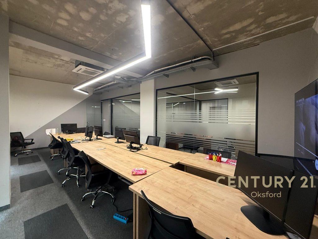 Locale ufficio in affitto, in Via Kosovareve! 2.200 € /Mese