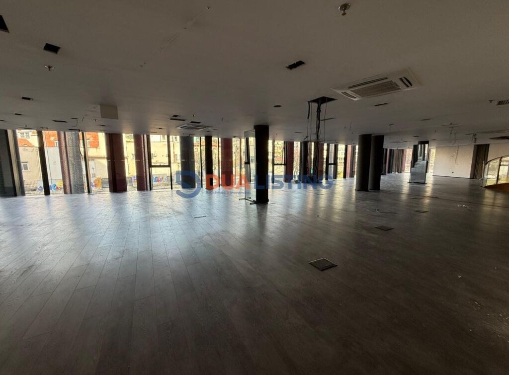 🏢 Office Space for Rent – Air Albania