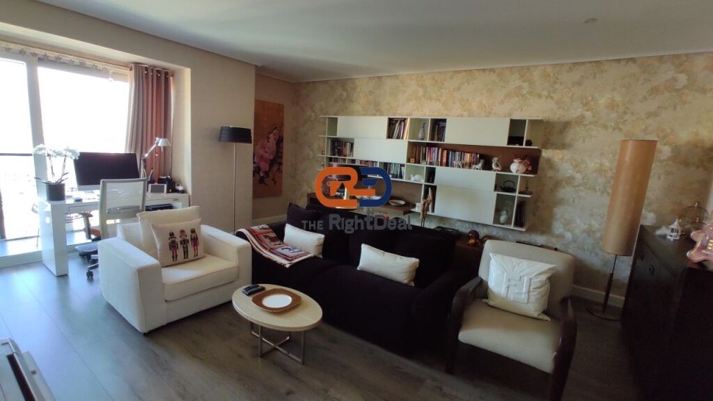 Tek Ambasador 3, Jepet Me Qira Apartament 2+1+2 Me Pamje Fantastike Dhe Post Parkimi !