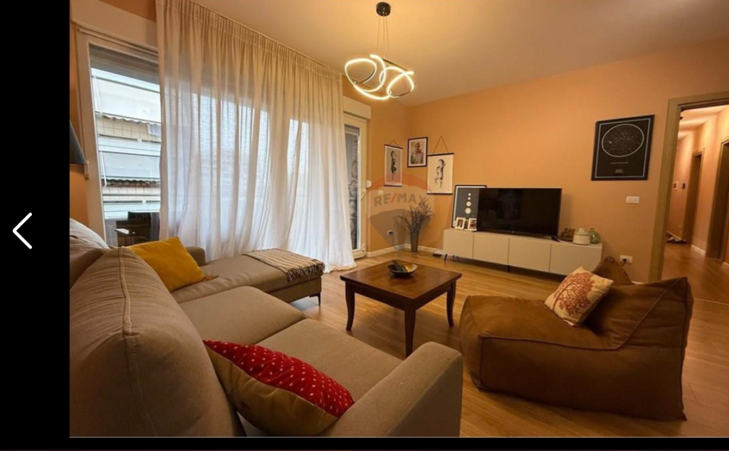 Apartament per shitje 2+1+2 tek Rruga e Barrikadave