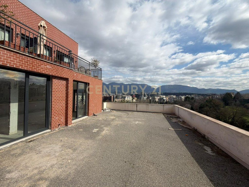 VENDESI APPARTAMENTO GIARDINO BOTANICO 1+1 90m² PIANO 5