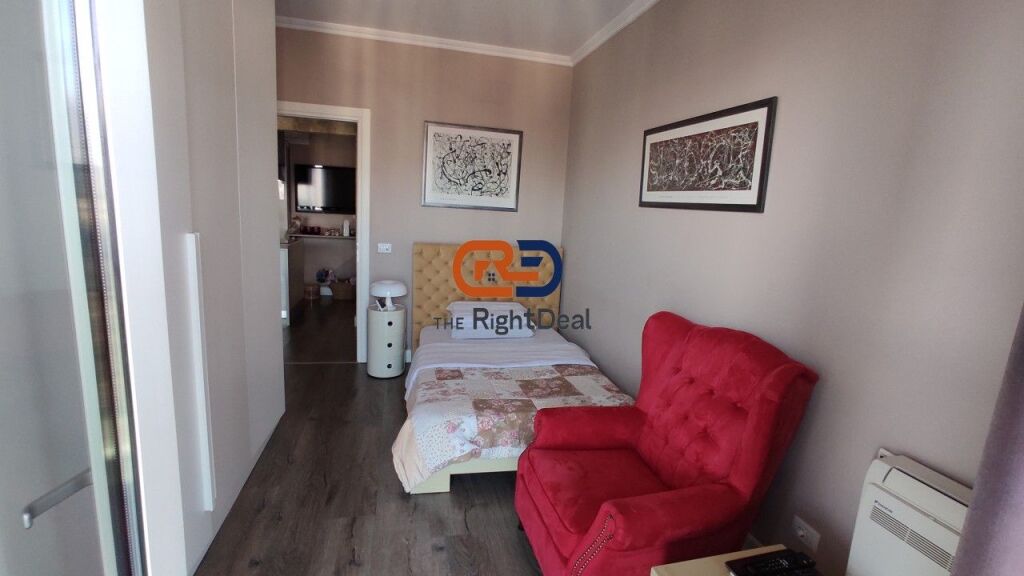 Tek Ambasador 3, Jepet Me Qira Apartament 2+1+2 Me Pamje Fantastike Dhe Post Parkimi !
