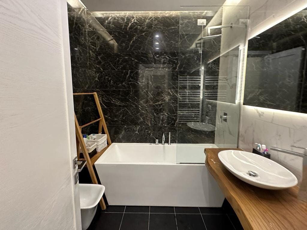 Affitto, Appartamento 2+1+2+POSTO AUTO, Ambasciatore 3, Via Elbasan.