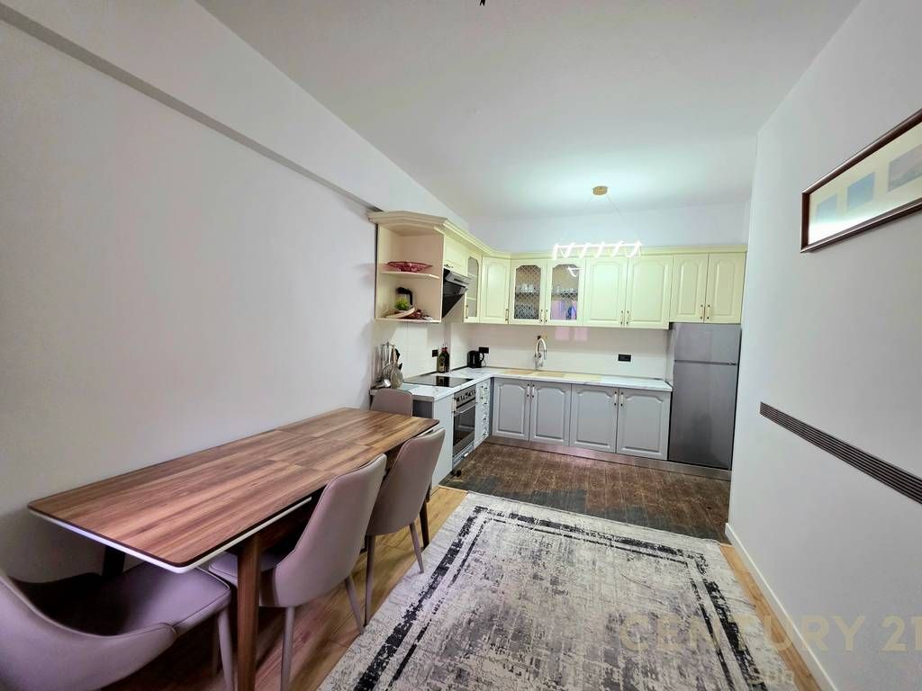 Apartament luksoz 2+1+2 per qira te Rruga e Kavajes